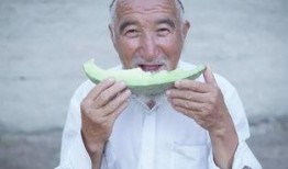英吉沙大叔吃瓜免费,揭秘瓜农致富新路径